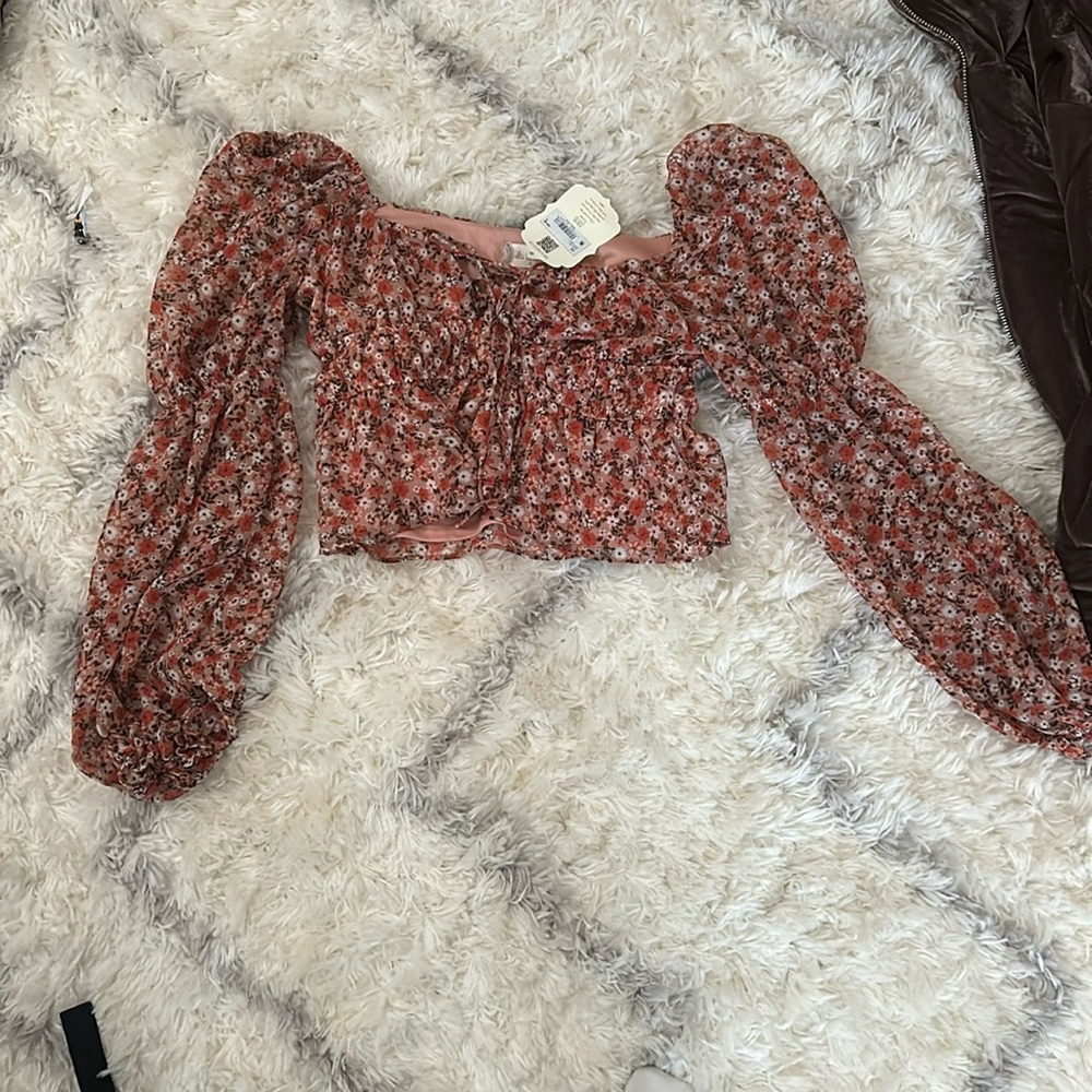 Crop long sleeve top